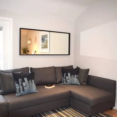 Apartment 1 Bedroom Next To The Grand Canal
